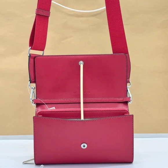 MICHAEL KORS
Jet Set Large Ombré Signature Logo Crossbody Bag Dark Raspberry - Picture 4 of 15